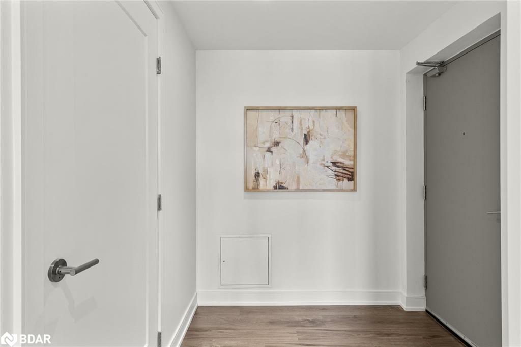 Property Photo:  185 Dunlop Street E 523  ON L4M 1B2 