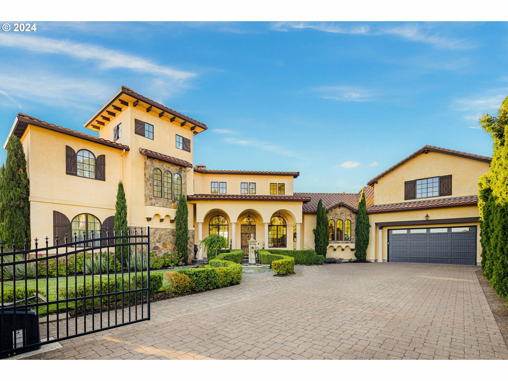 Property Photo: 4974 W 44th Ave OR 97405