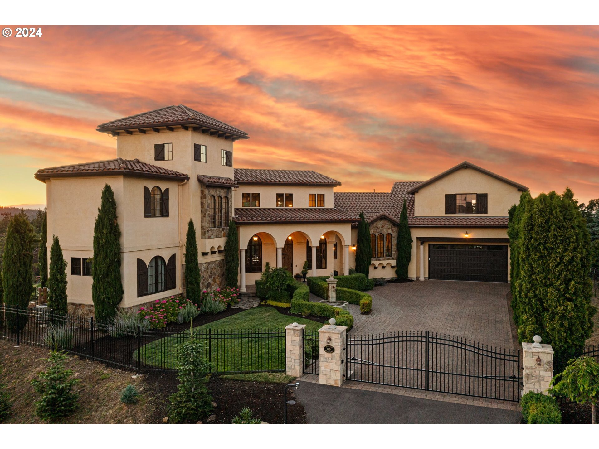 Property Photo: 4974 W 44th Ave OR 97405