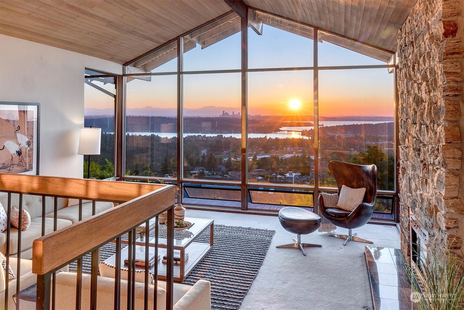 Property Photo: 4565 Somerset Place SE WA 98006