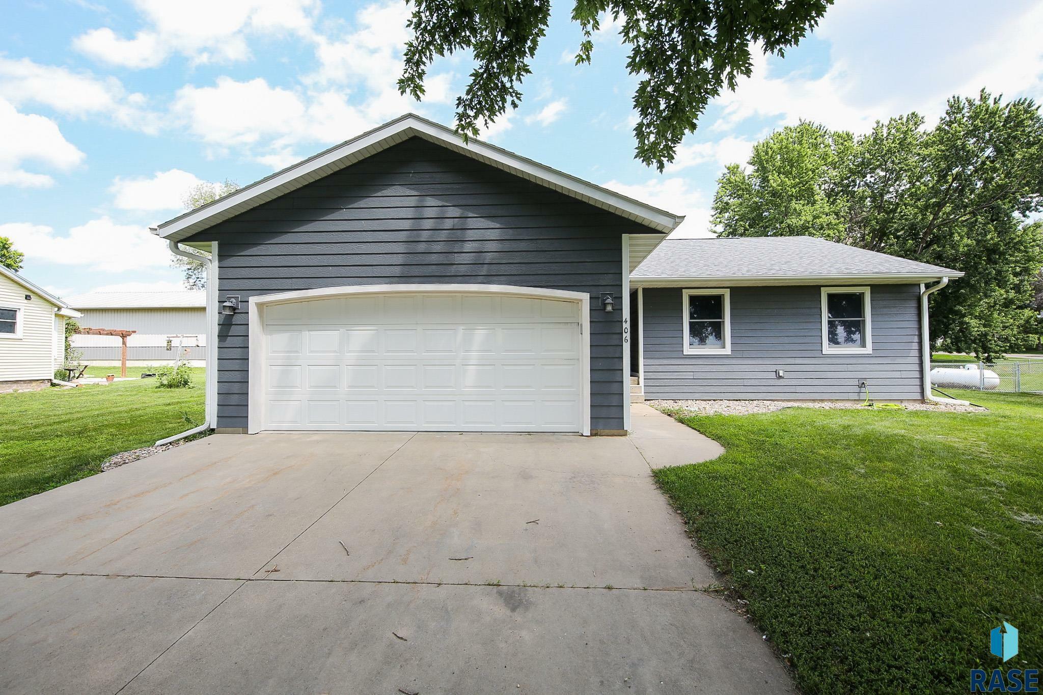 Property Photo:  406 S 3rd St  MN 56116 