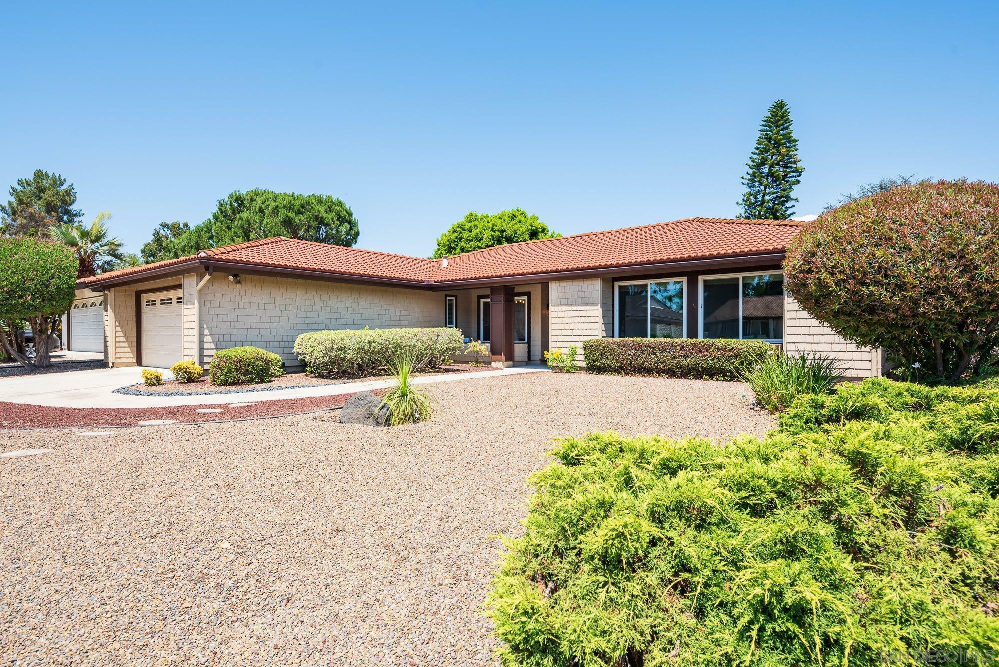 Property Photo: 17881 Corte Emparrado CA 92128