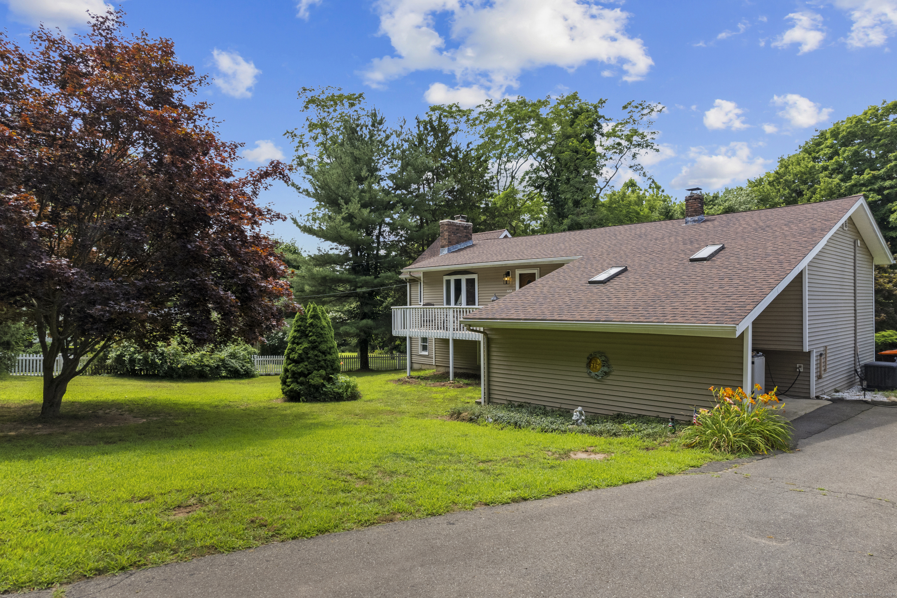 Property Photo:  389 Horse Pond Road  CT 06443 