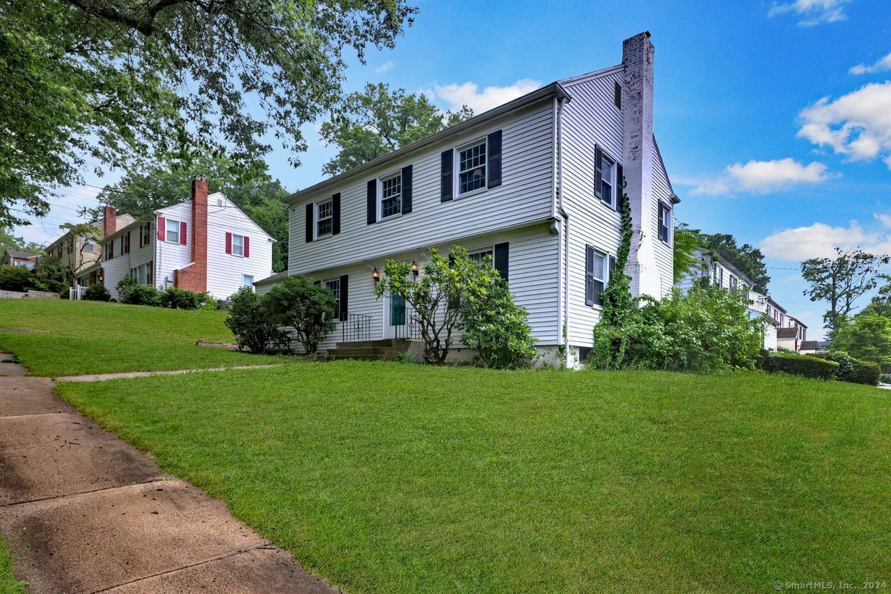 Property Photo:  40 Wellington Road  CT 06515 