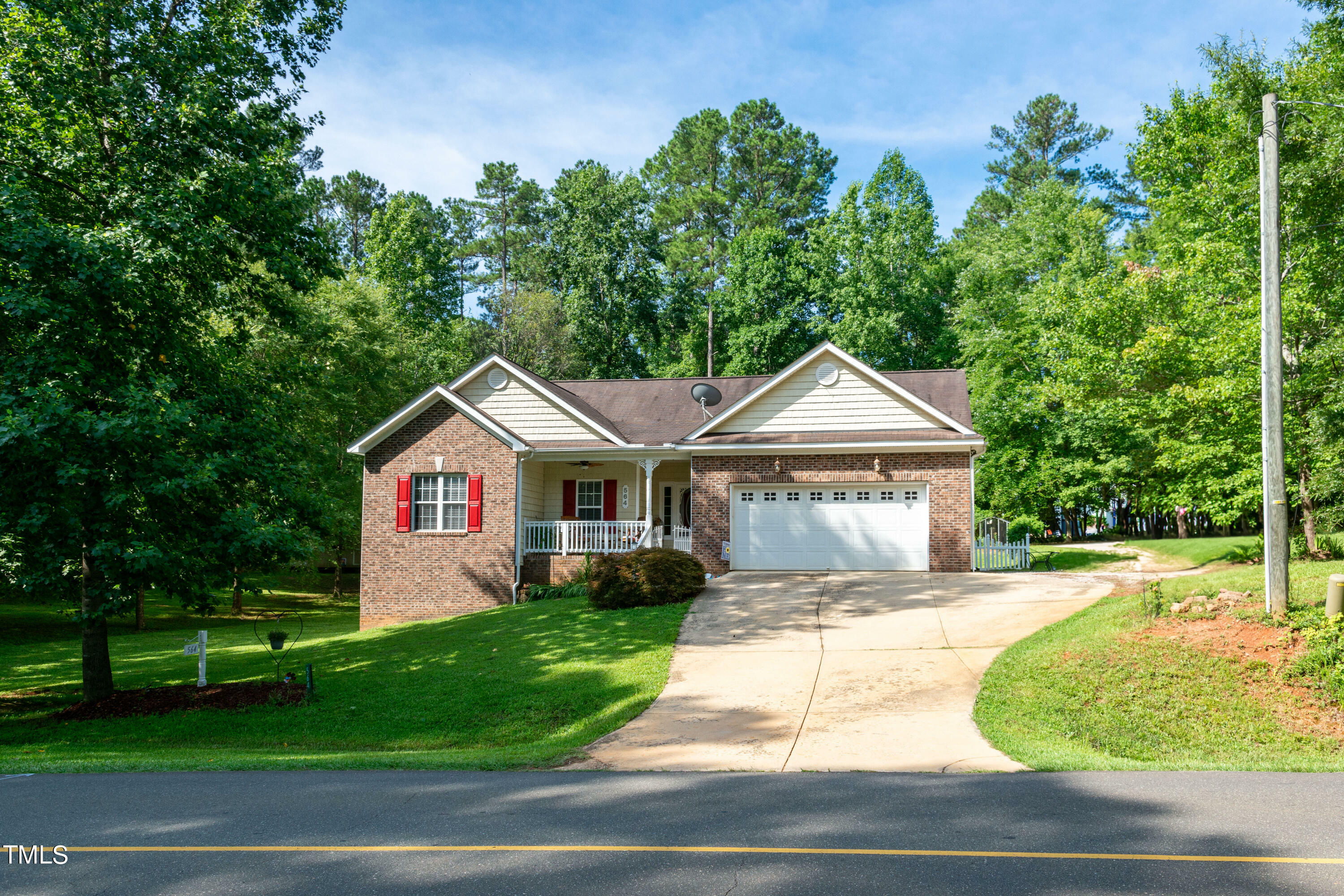 Property Photo:  564 Shawnee Drive  NC 27549 