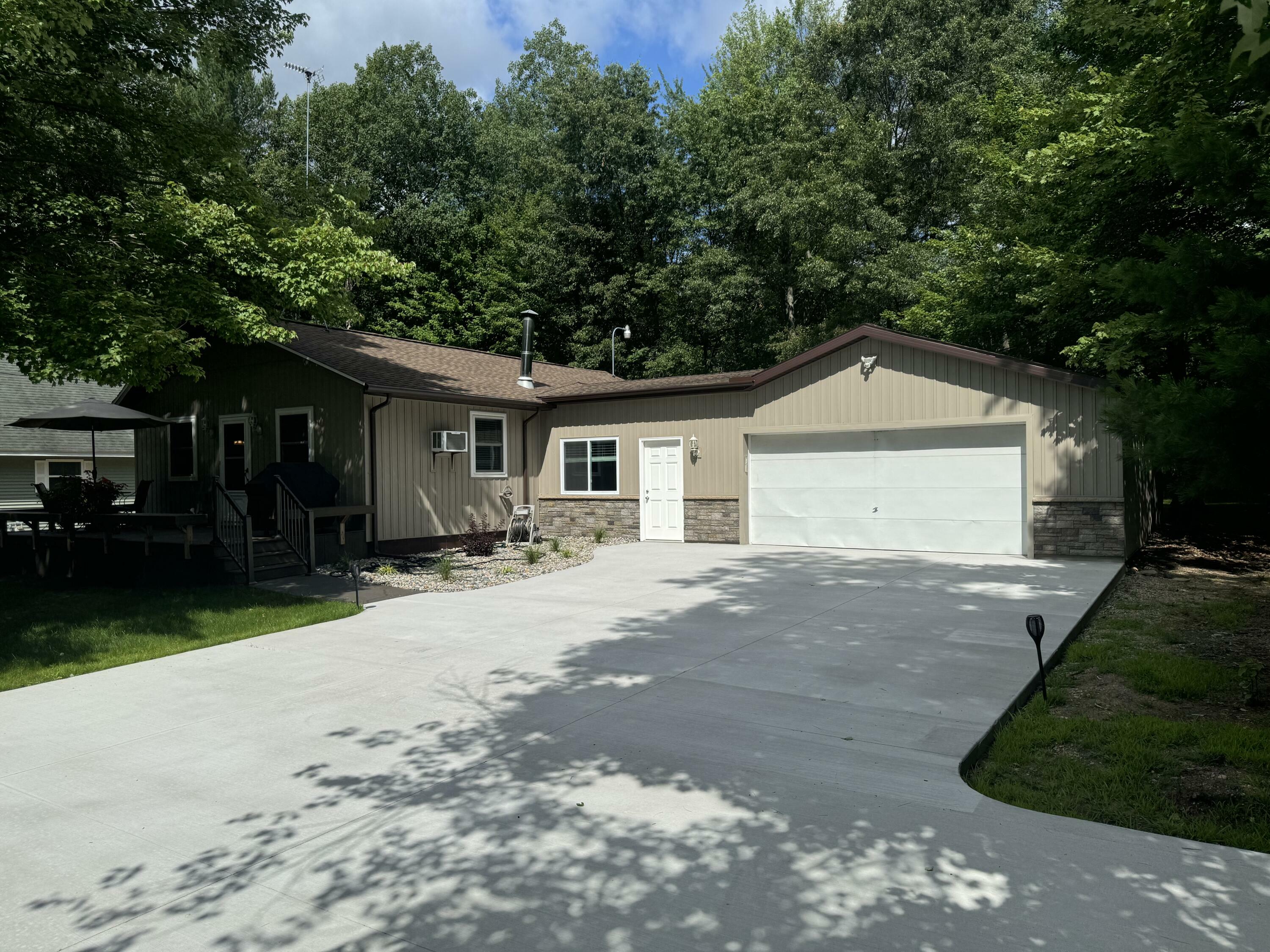 886 Springwood Drive  Prudenville MI 48651 photo