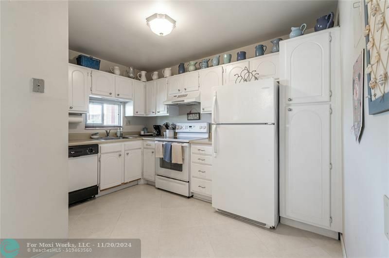 Property Photo: 671 S Hollybrook Dr 306 FL 33025