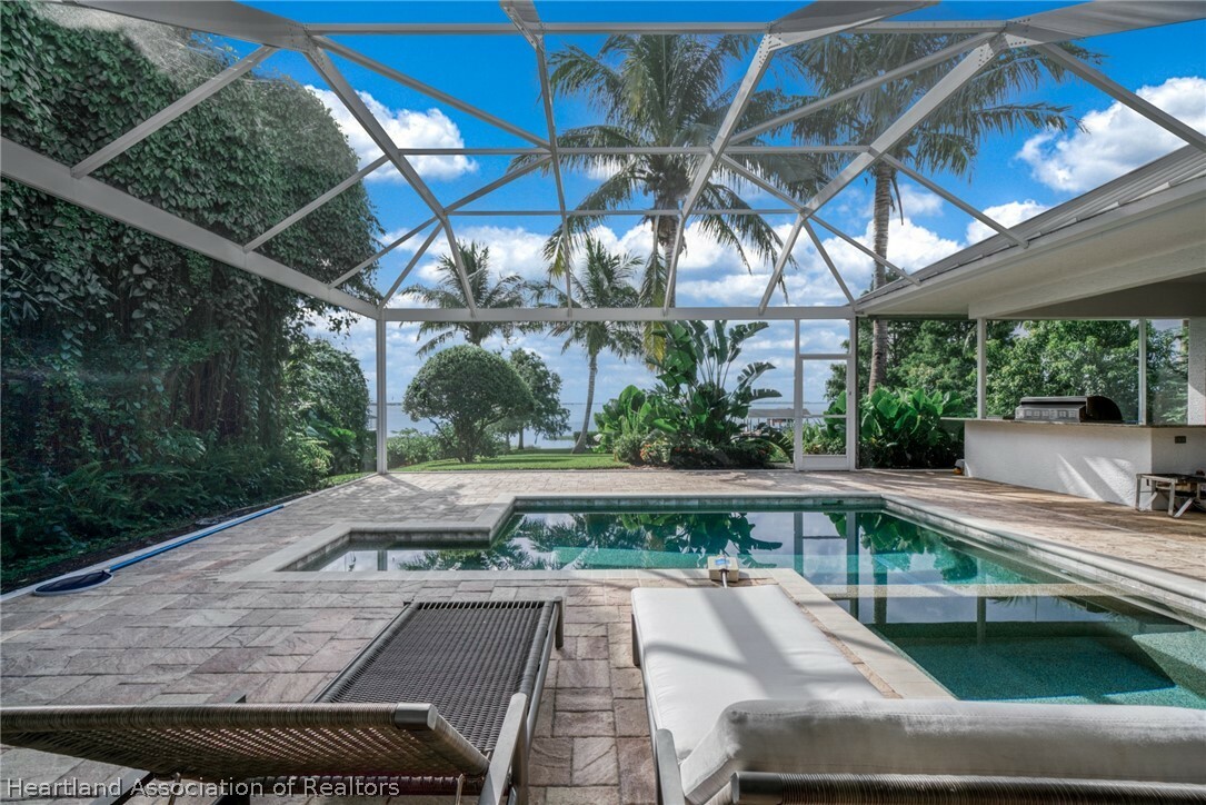 Property Photo:  195 S Bear Pointe Drive  FL 33852 