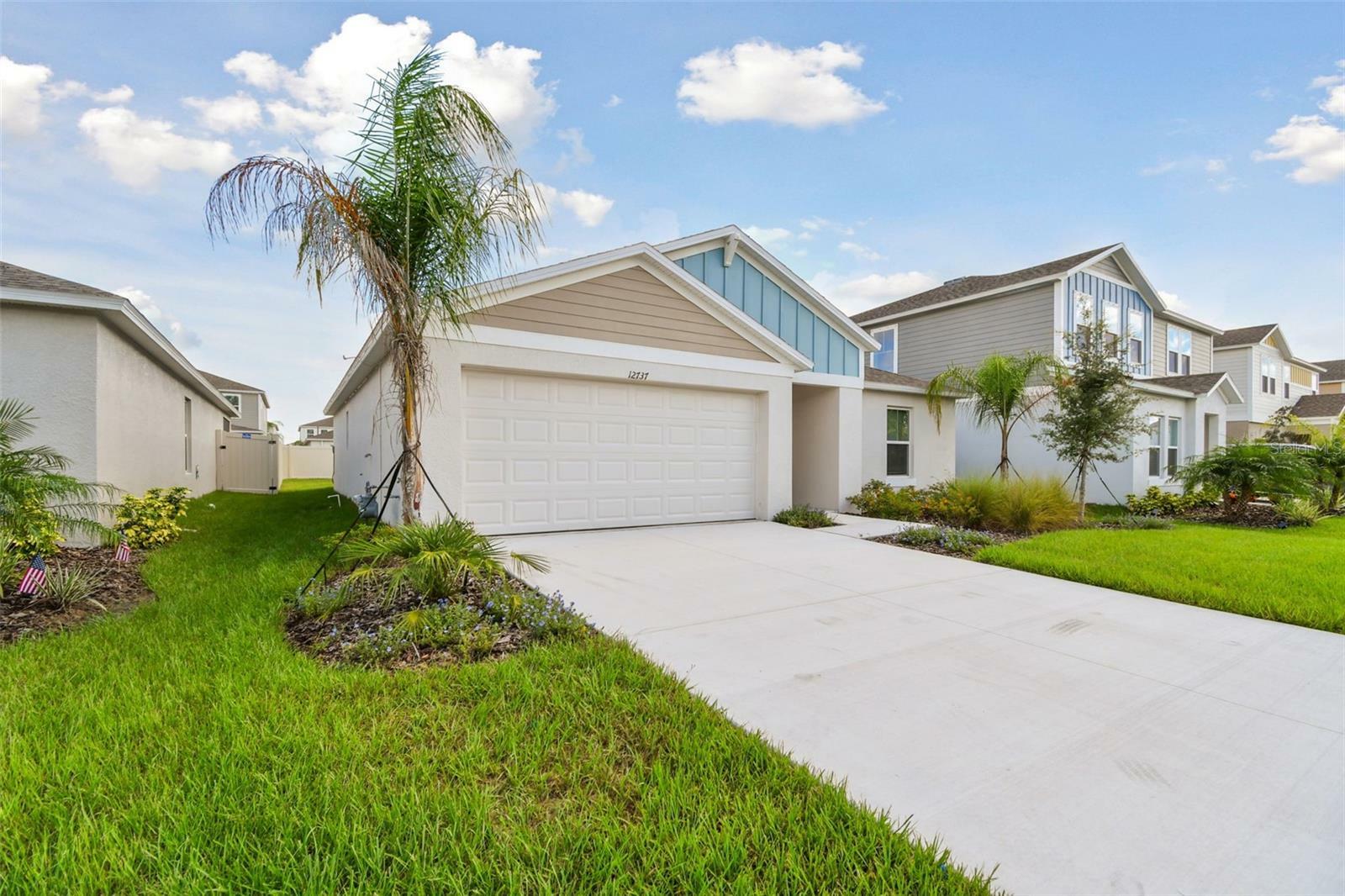 Property Photo:  12737 Hysmith Loop  FL 34219 