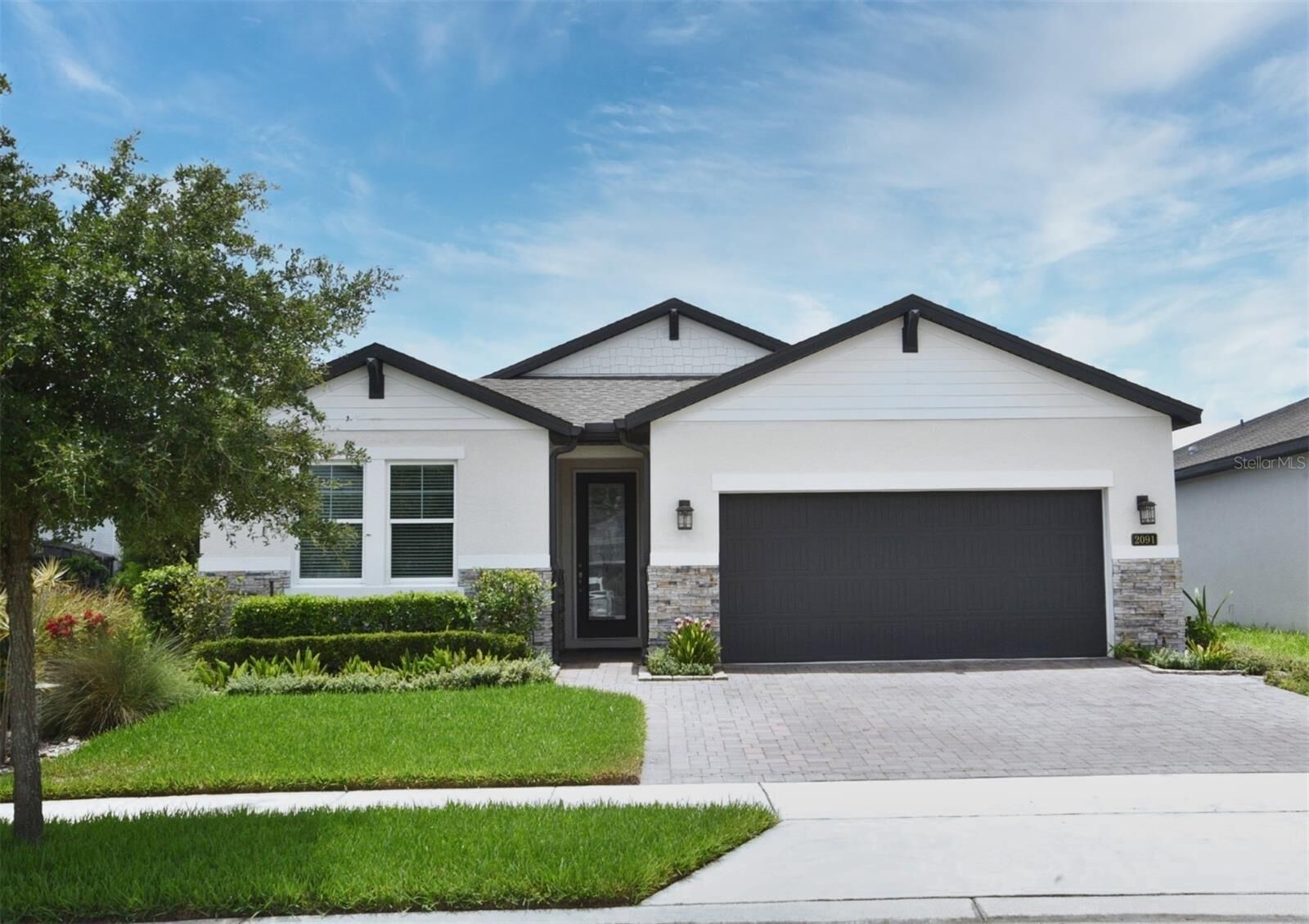 Property Photo: 2091 Laurelwood Way FL 32792