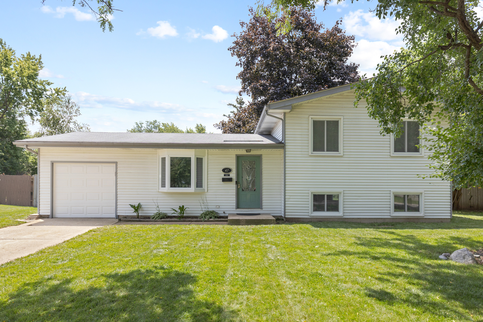 Property Photo: 47 Surrey Lane IL 60014