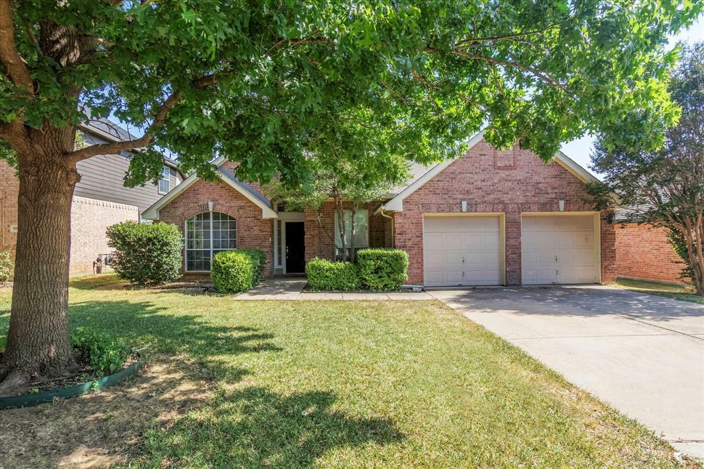 Property Photo: 6951 Briarwood Drive TX 76132