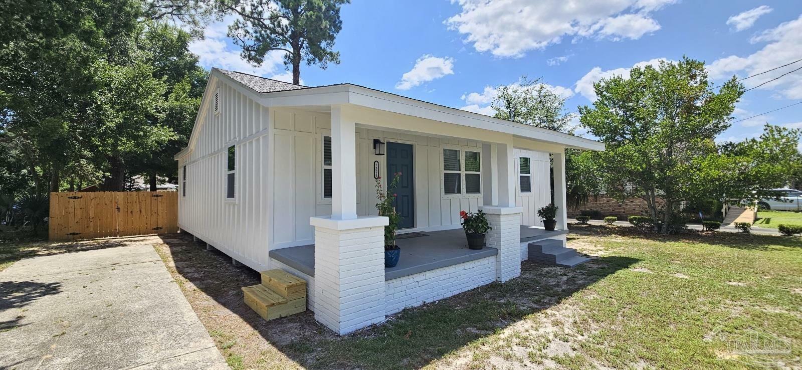 Property Photo:  1321 E Scott St  FL 32503 