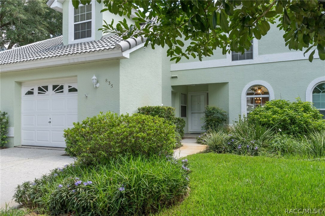 Property Photo:  835 Inverie Court  FL 34453 