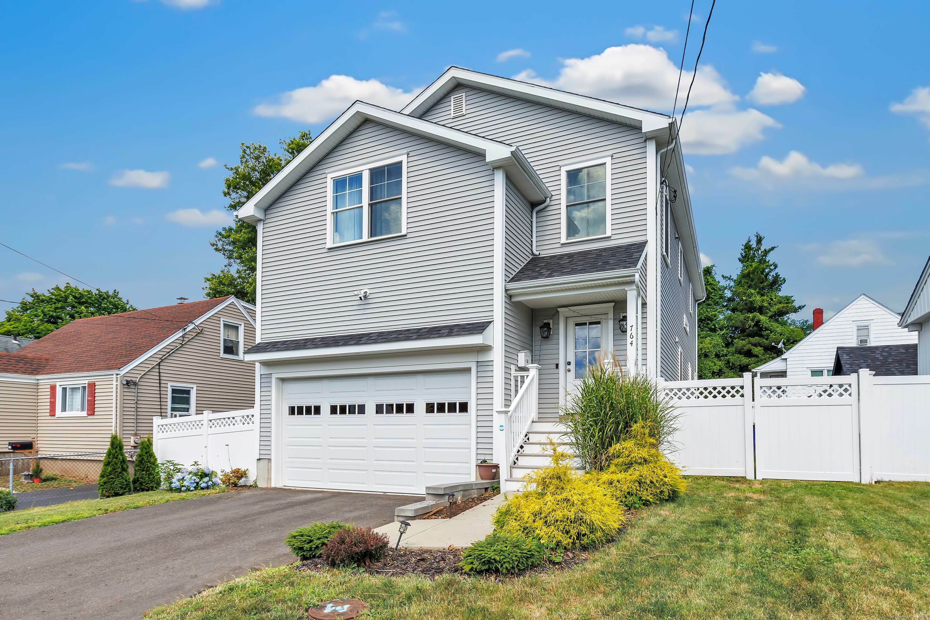 Property Photo:  764 Old Stratfield Road  CT 06825 