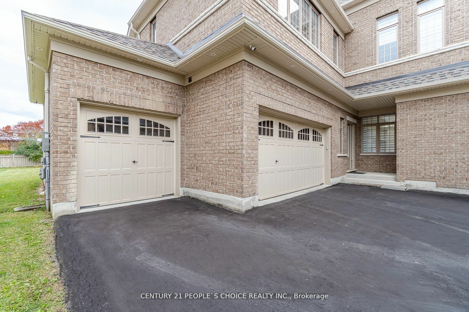 Property Photo:  27 Ballard Dr  ON L7B 0P1 