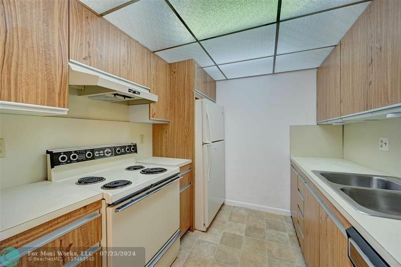 Property Photo:  2103 Lucaya Bnd E3  FL 33066 