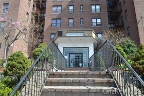 Property Photo:  650 Warburton Avenue 4C  NY 10701 