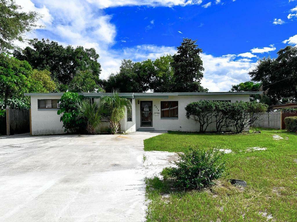 Property Photo:  2310 Dawnwood Lane  FL 32809 