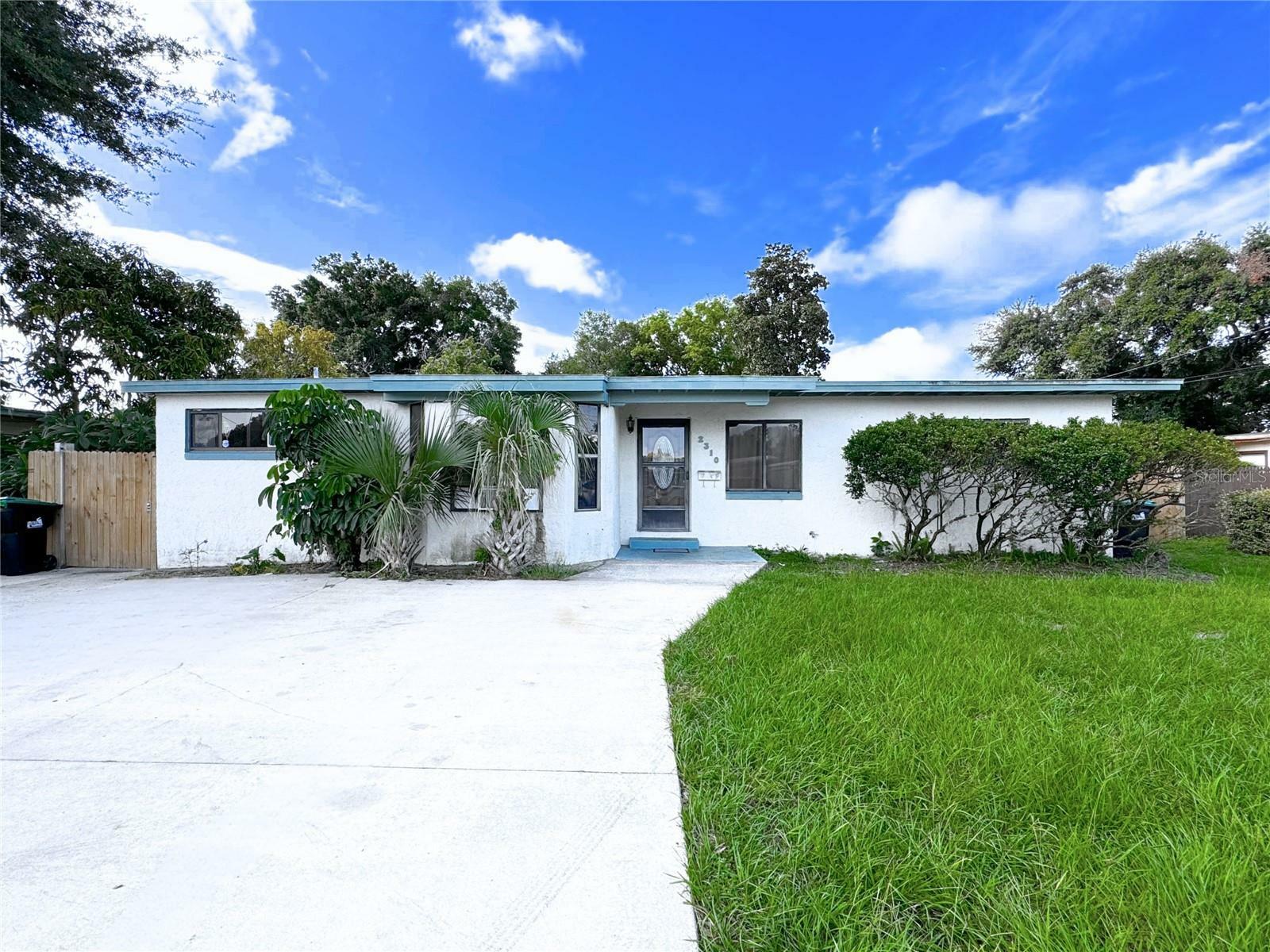 Property Photo:  2310 Dawnwood Lane  FL 32809 