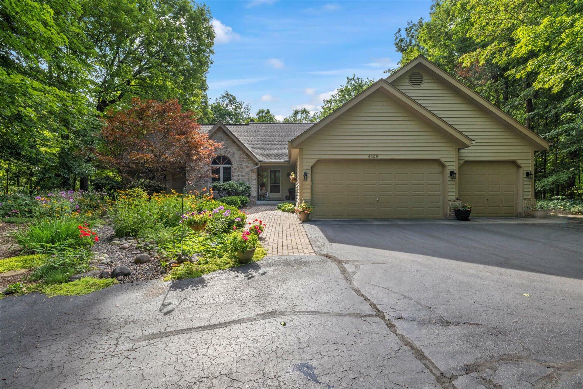 Property Photo: 4436 Trillium Ln WI 53086