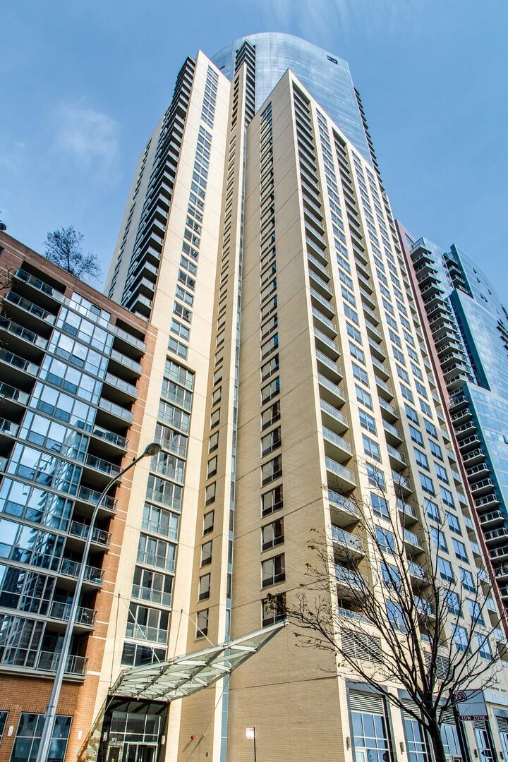 Property Photo:  420 E Waterside Drive P1-17A  IL 60601 