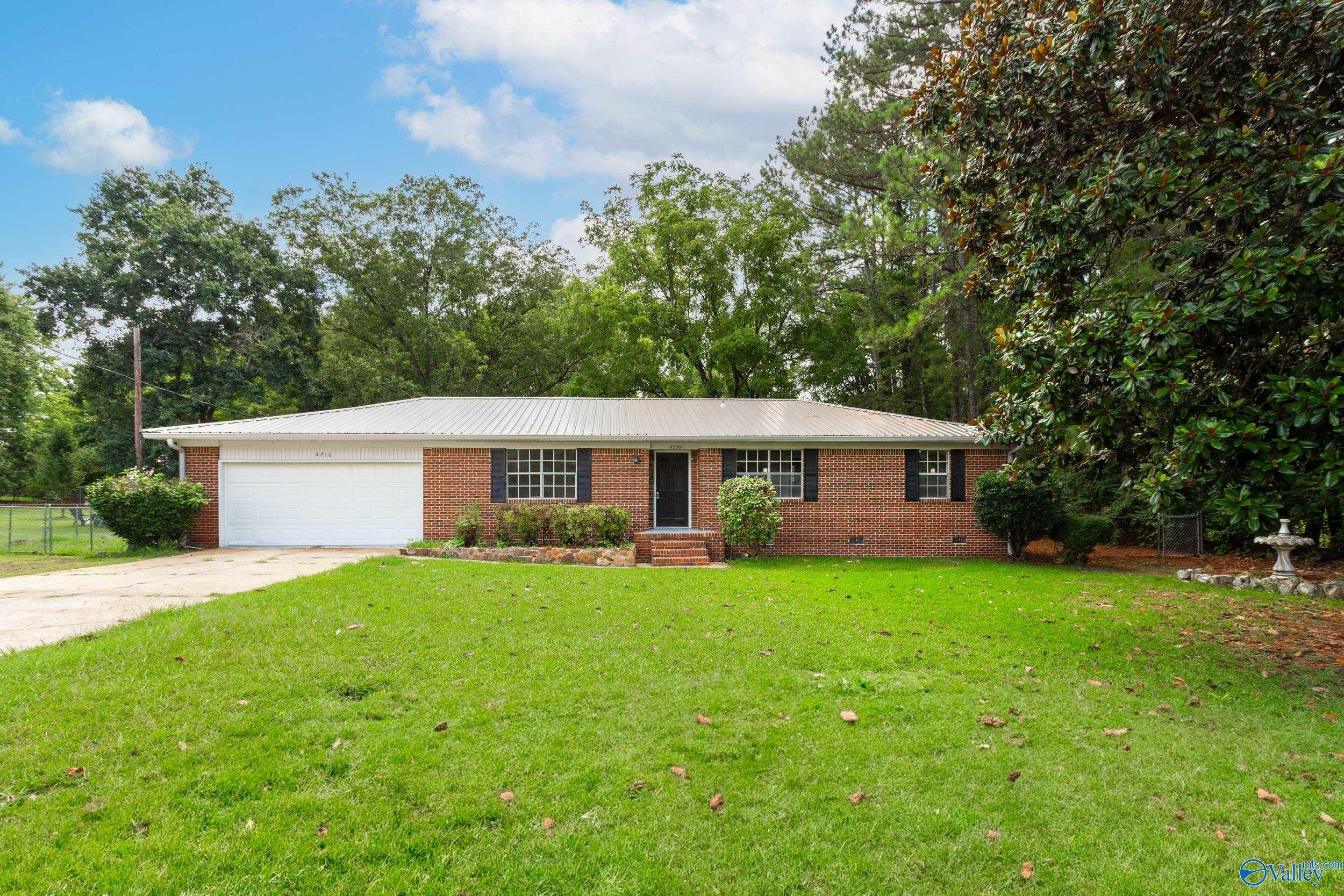 Property Photo:  4210 South Point Circle S  AL 35907 