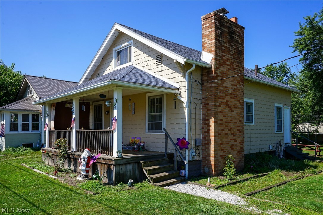 Property Photo:  300 Willow Avenue  OH 44641 