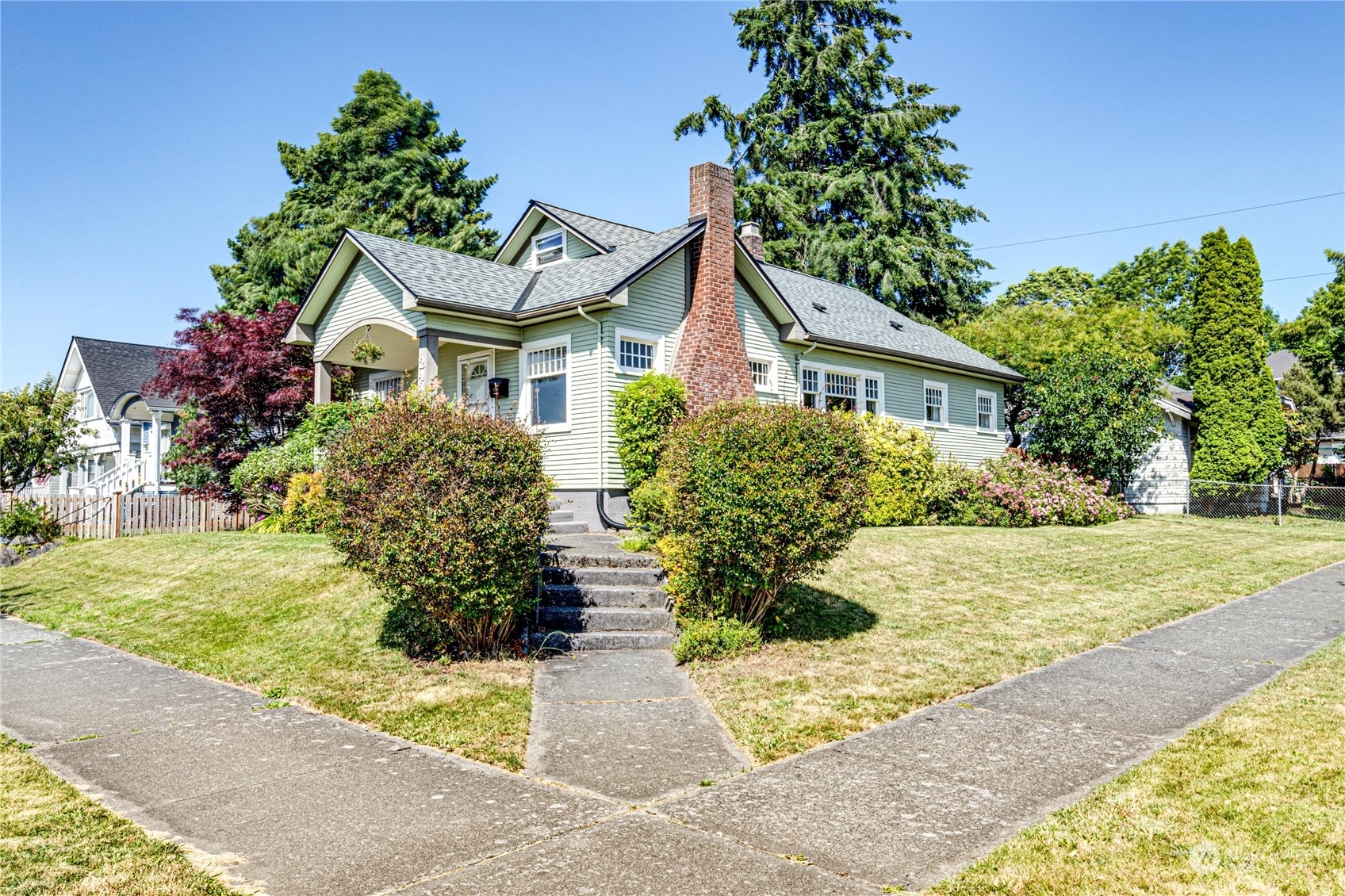 Property Photo:  2431 Virginia Avenue  WA 98201 