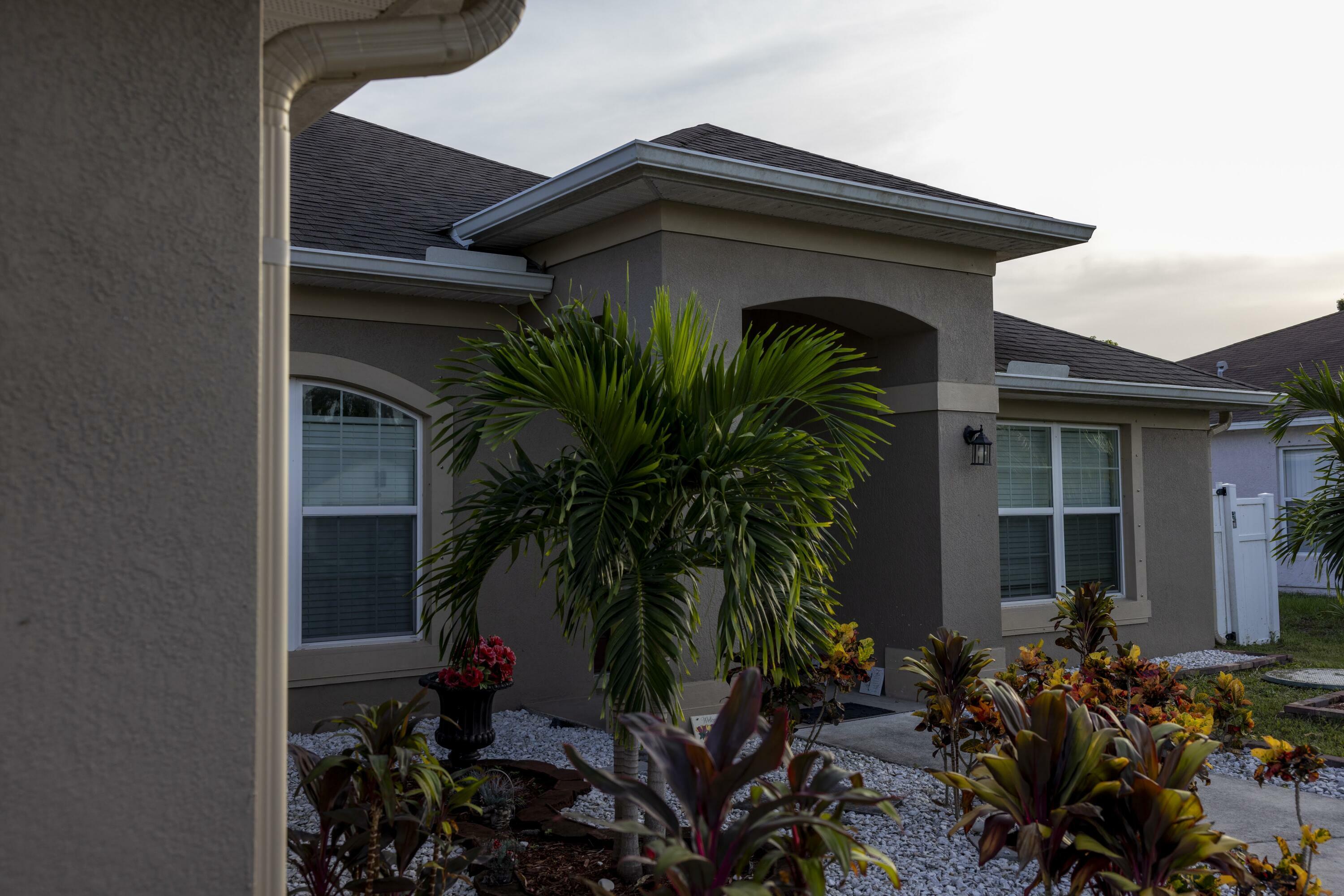 Property Photo: 180 SW Amesbury Avenue FL 34953