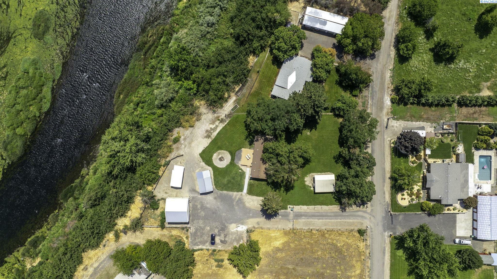 Property Photo:  21601 N 716 Pr NW  WA 99350 