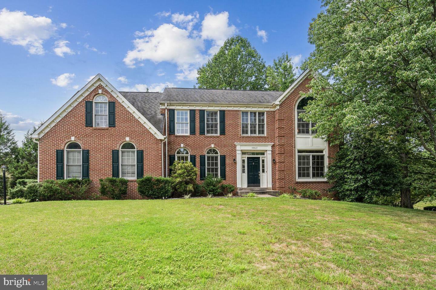 Property Photo: 18862 Crossroads Court VA 22172