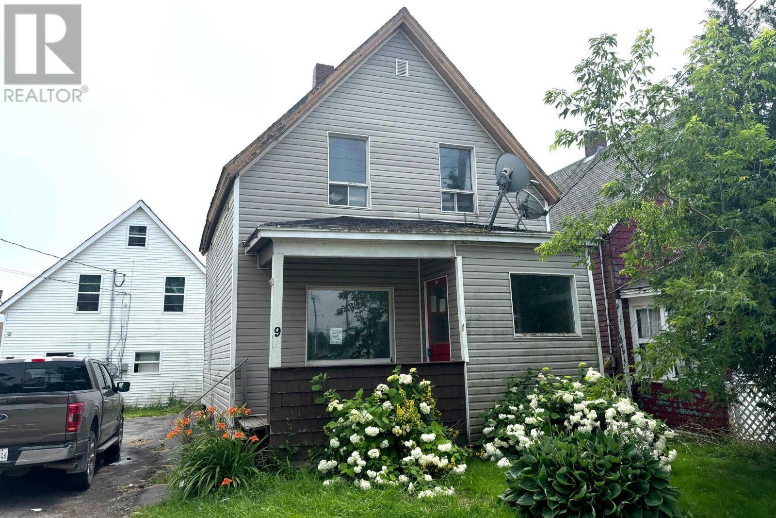 Property Photo:  9 Crescent Avenue  NS B4H 1T8 