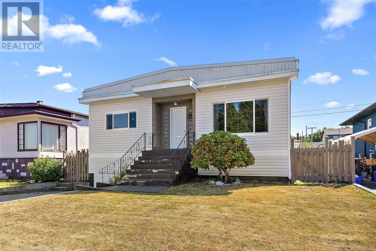 Property Photo:  3929 Anderson Avenue  BC V9Y 5B3 