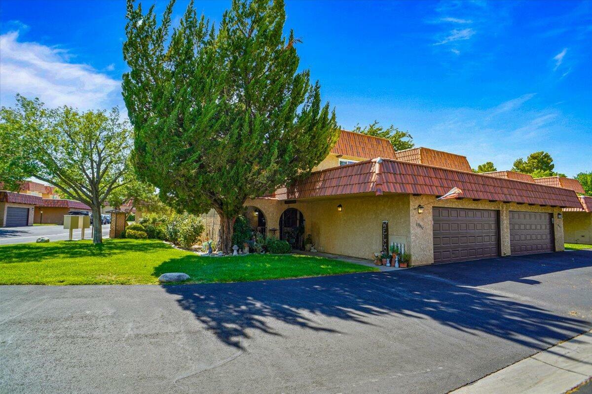 Property Photo:  39941 Santa Fe Way  CA 93551 