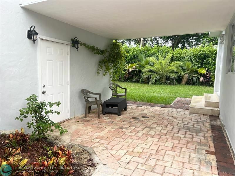 Property Photo:  907 Monterey St  FL 33134 