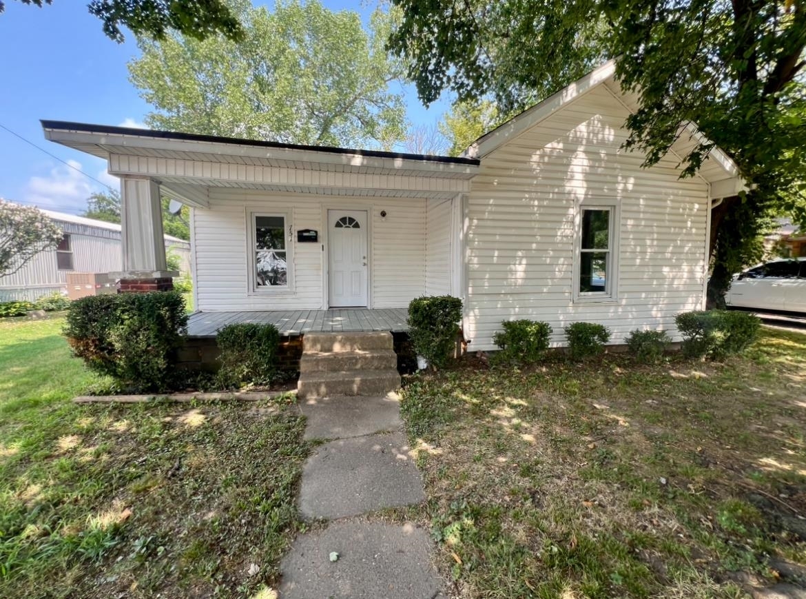 Property Photo:  751 N Adams St  KY 42420 