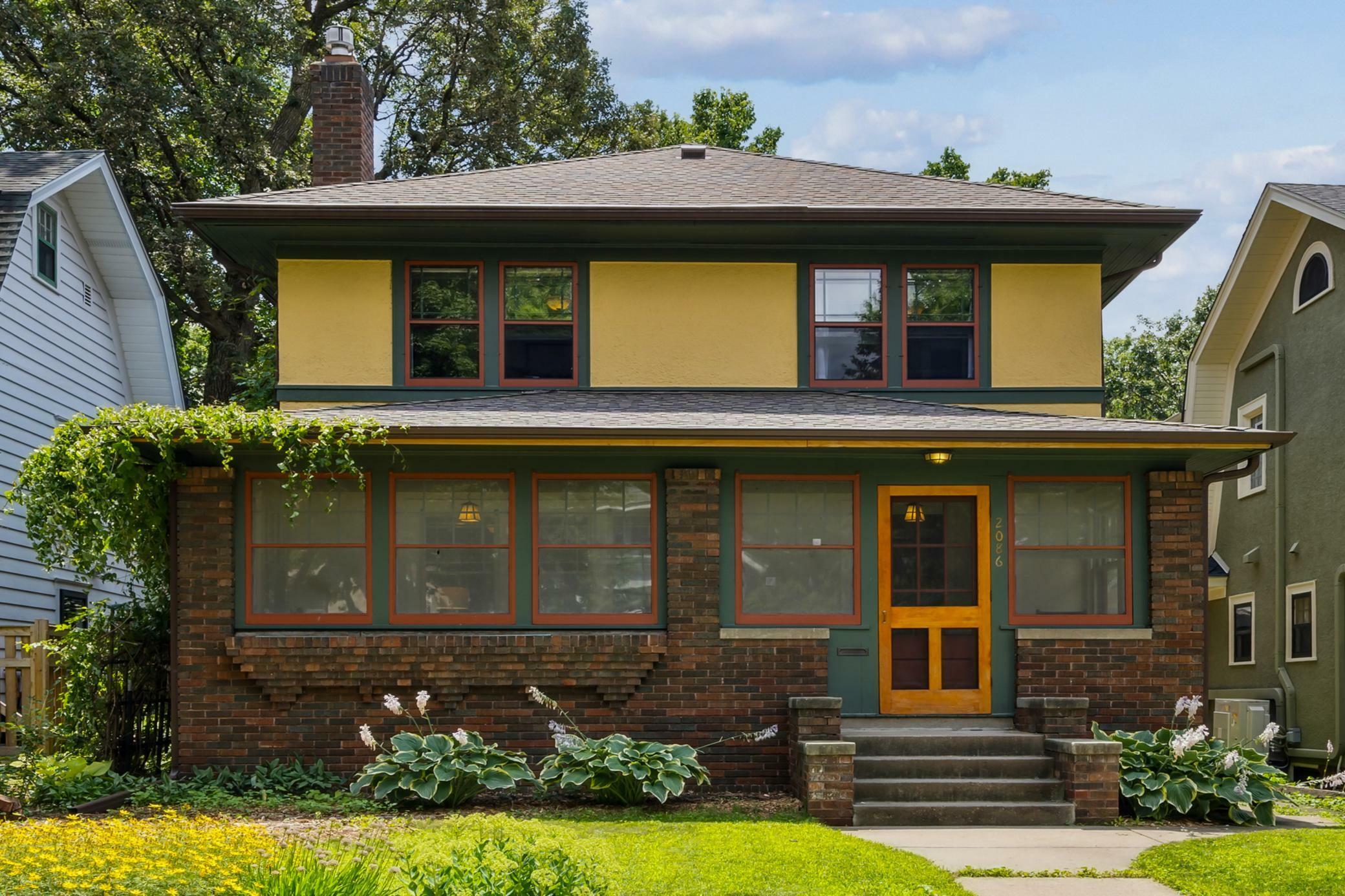 Property Photo:  2086 Lincoln Avenue  MN 55105 