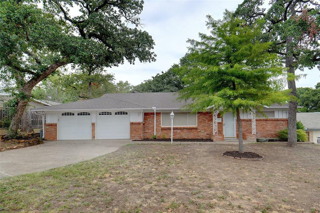 Property Photo:  628 Woodcrest Drive  TX 76053 