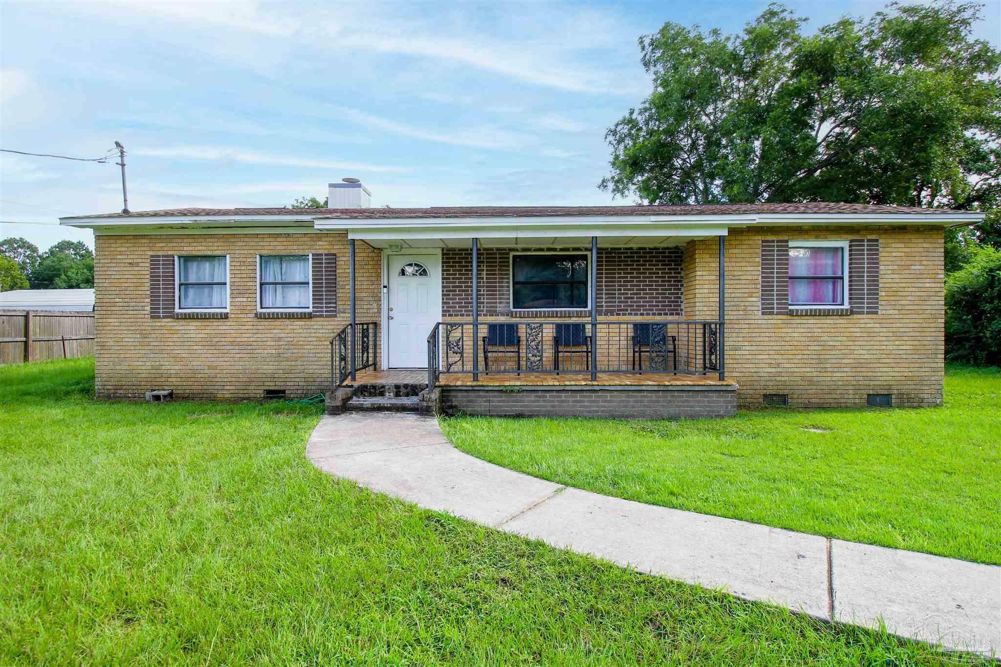 Property Photo:  5721 Perkins St  FL 32526 