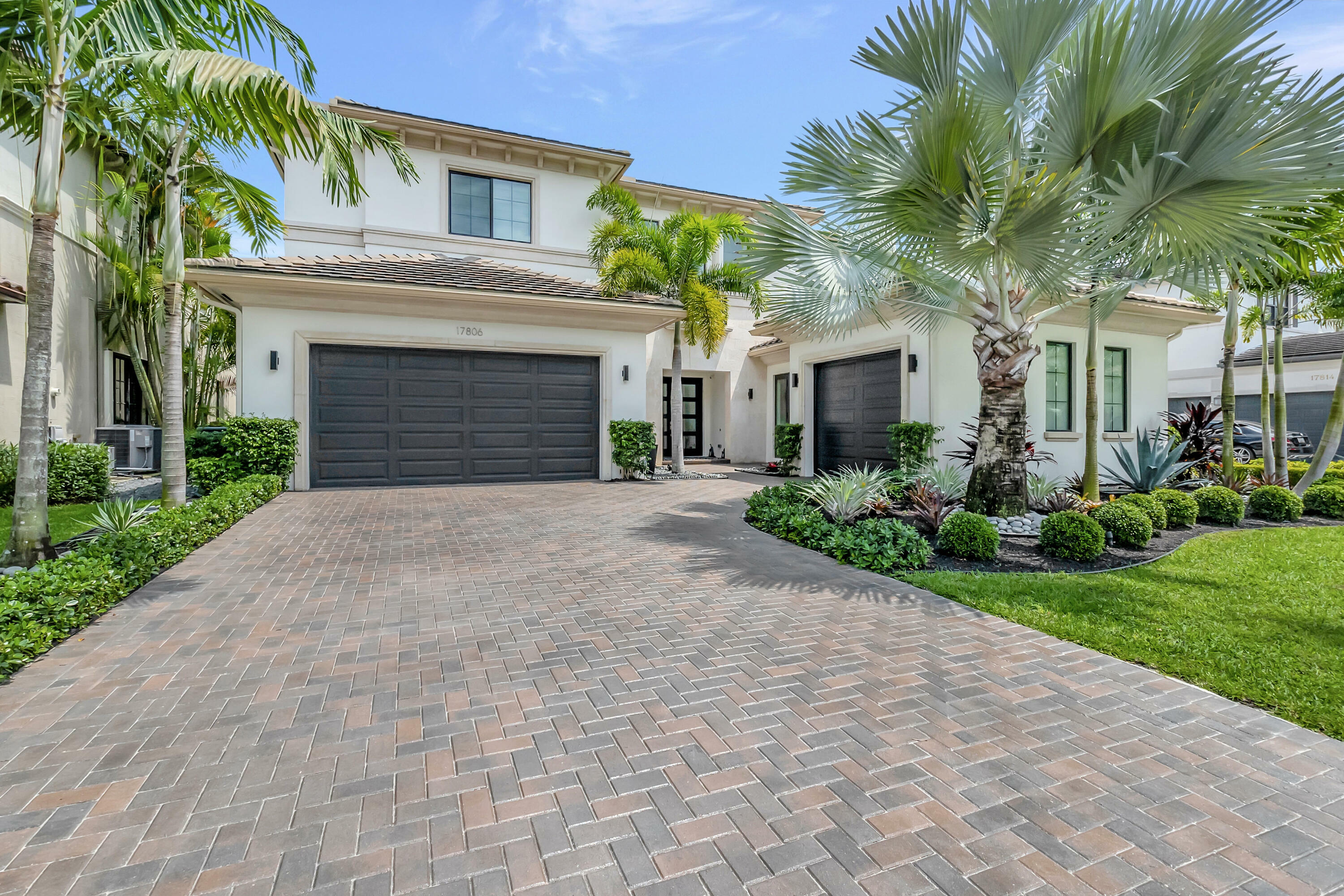 Property Photo:  17806 Cadena Drive  FL 33496 