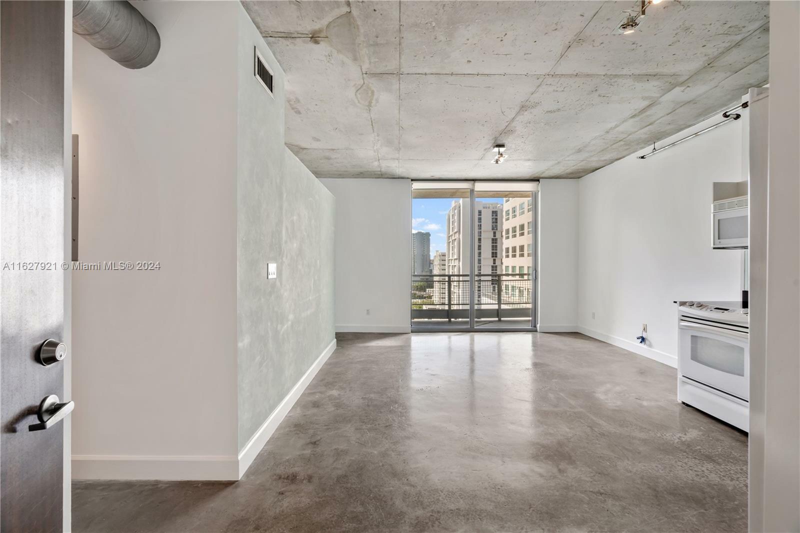 Property Photo: 690 SW 1st Ct 1621 FL 33130