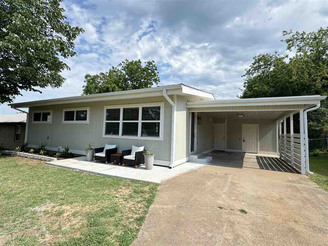 Property Photo:  1442 E Broadway Street  OK 74023 