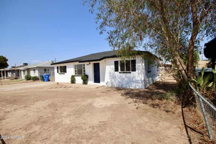 Property Photo:  5001 S 20th Place  AZ 85040 