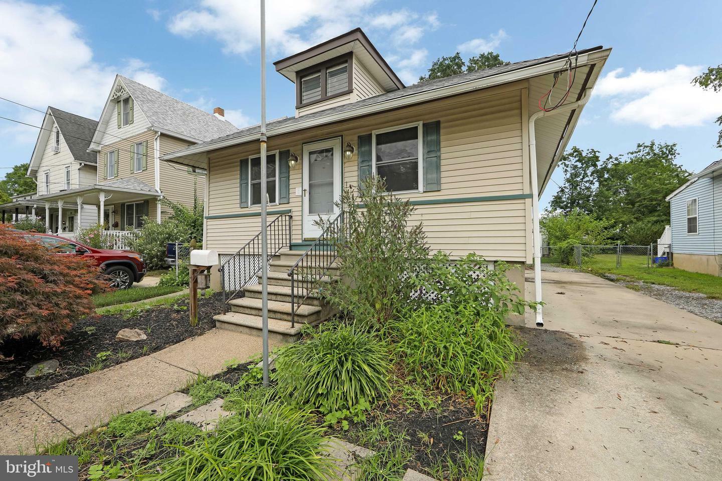 Property Photo:  17 W Park Avenue  NJ 08107 