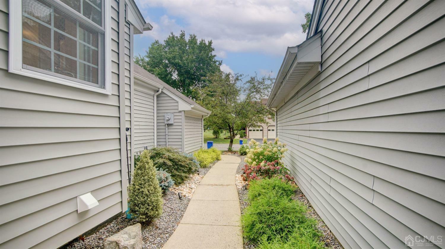 Property Photo:  4-B Rutherford Hayes Drive B  NJ 08831 