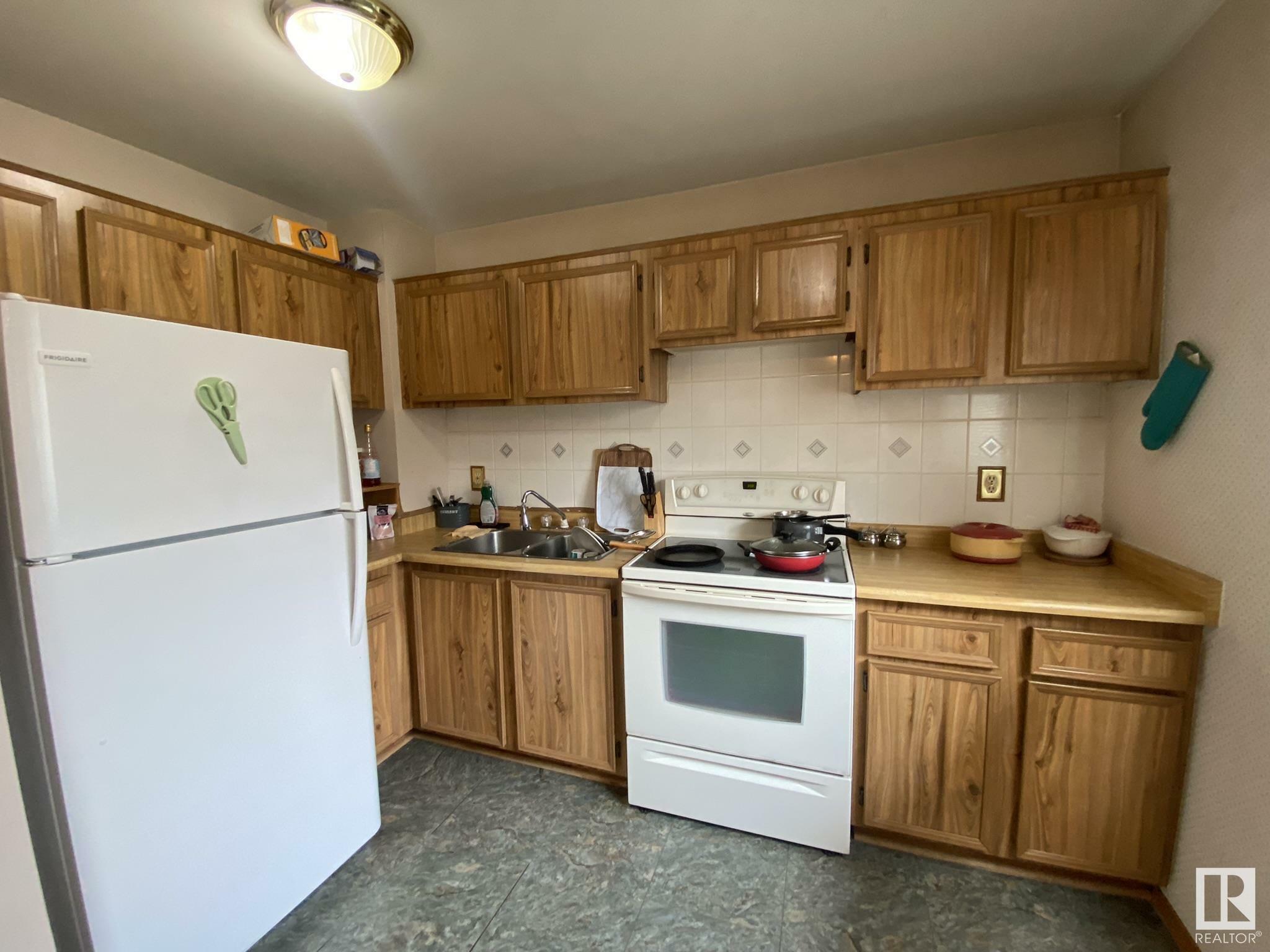 Property Photo:  1734 37 Street NW  AB T6L 2R7 