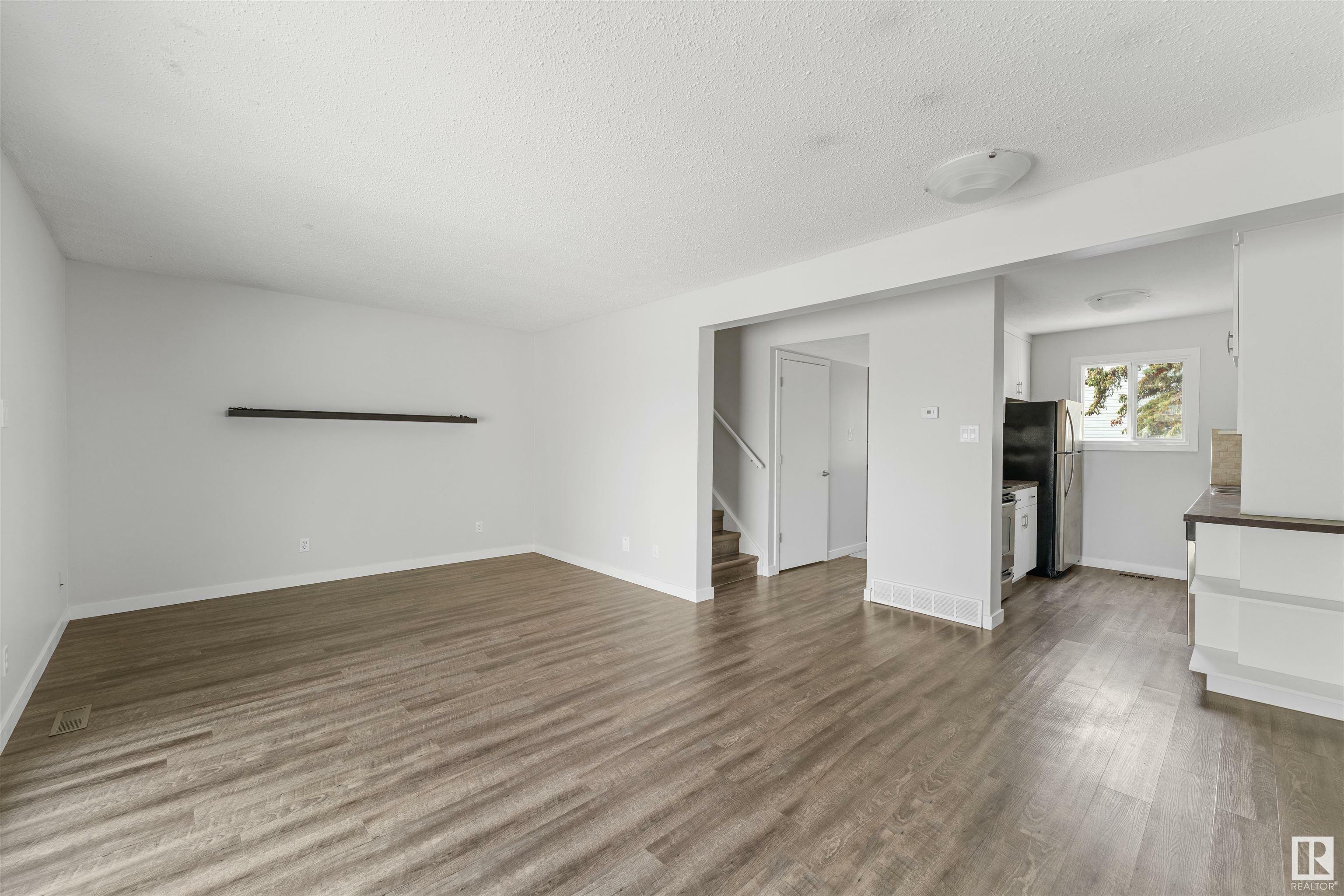 Property Photo:  11382 139 Avenue NW  AB T5X 3L4 