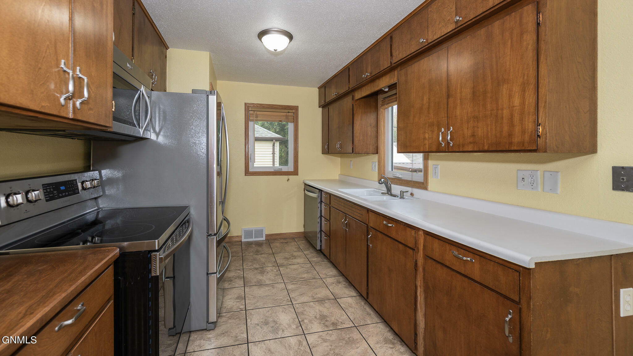 Property Photo:  508 16th Street  ND 58501 