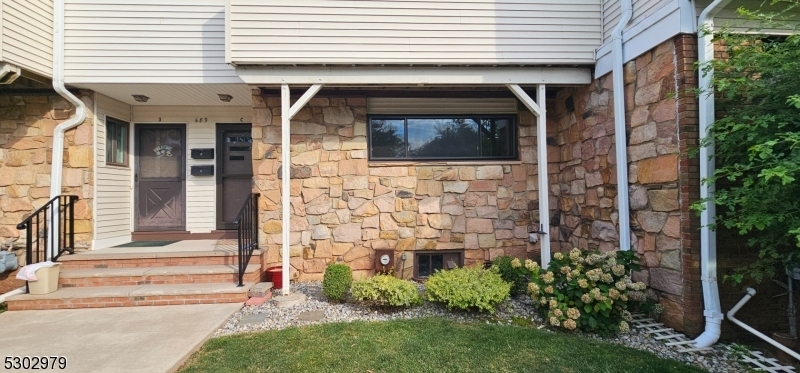 Property Photo: 689 Dover Ct NJ 08844
